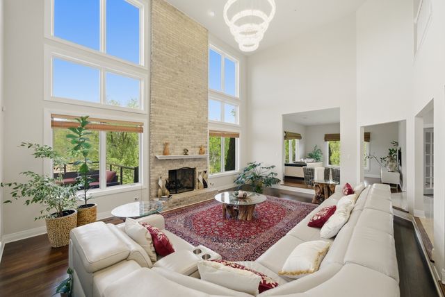 9 Falcon Lakes Drive, South Barrington, IL 60010