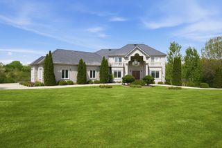 9 Falcon Lakes Drive, South Barrington, IL 60010