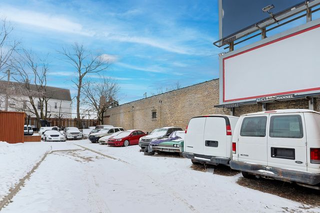 3709 W Armitage Avenue, Chicago, IL 60647