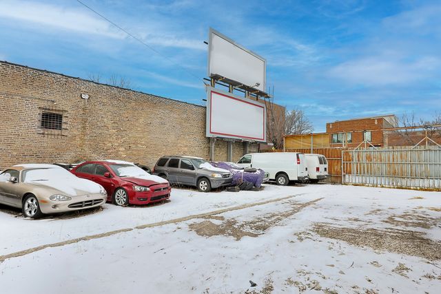 3709 W Armitage Avenue, Chicago, IL 60647