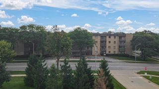 1133 S Finley Road S 402, Lombard, IL 60148
