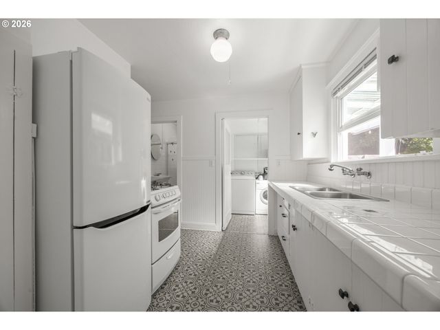112 HANSEN Ln, Eugene, OR 97404