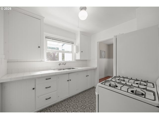 112 HANSEN Ln, Eugene, OR 97404