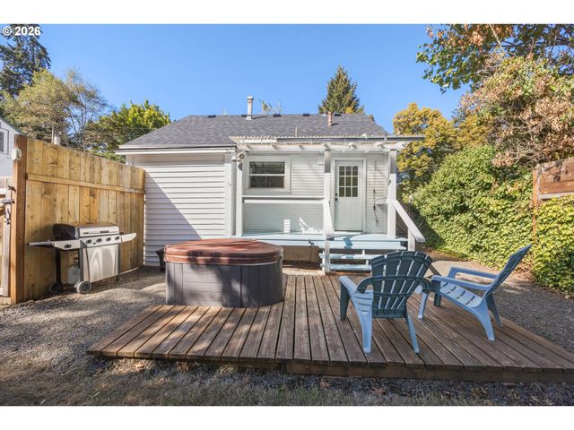 112 HANSEN Ln, Eugene, OR 97404