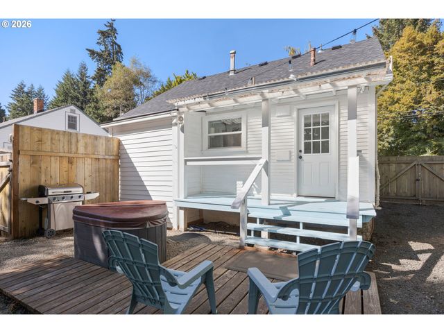 112 HANSEN Ln, Eugene, OR 97404