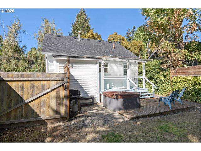 112 HANSEN Ln, Eugene, OR 97404