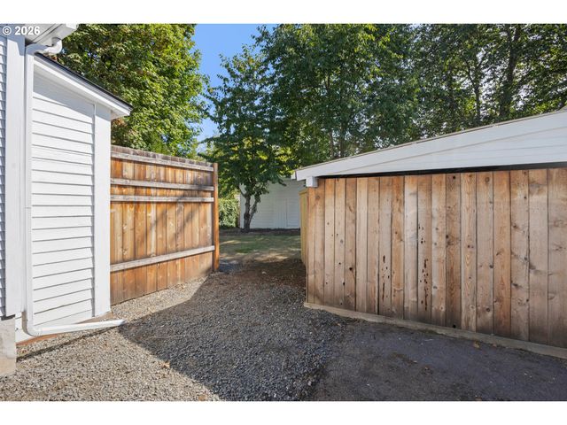 112 HANSEN Ln, Eugene, OR 97404