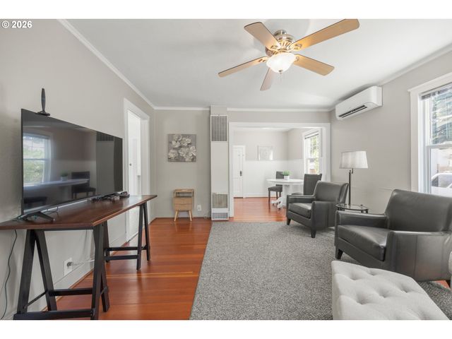 112 HANSEN Ln, Eugene, OR 97404