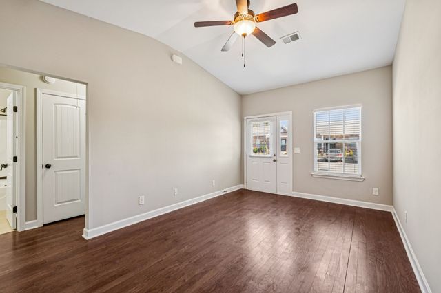 1040 Charlie Daniels Pkwy Apt 111, Mount Juliet, TN 37122