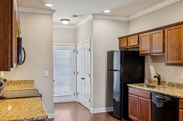 1040 Charlie Daniels Pkwy Apt 111, Mount Juliet, TN 37122