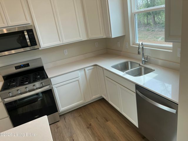 2021 Lyndon Green Cir, Lyndon, KY 40242