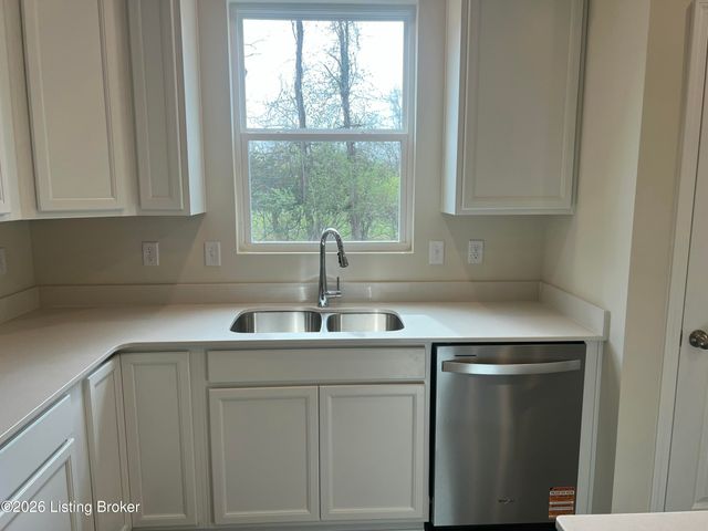 2021 Lyndon Green Cir, Lyndon, KY 40242