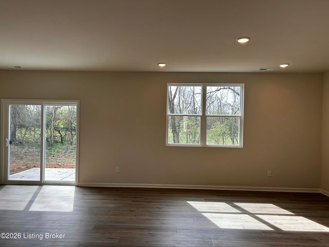 2021 Lyndon Green Cir, Lyndon, KY 40242