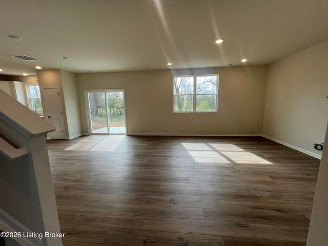2021 Lyndon Green Cir, Lyndon, KY 40242