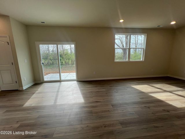 2021 Lyndon Green Cir, Lyndon, KY 40242