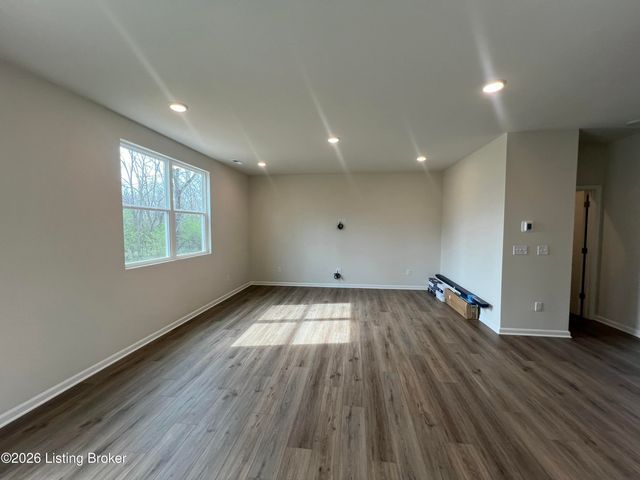 2021 Lyndon Green Cir, Lyndon, KY 40242