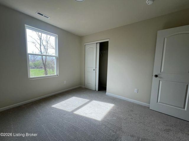 2021 Lyndon Green Cir, Lyndon, KY 40242