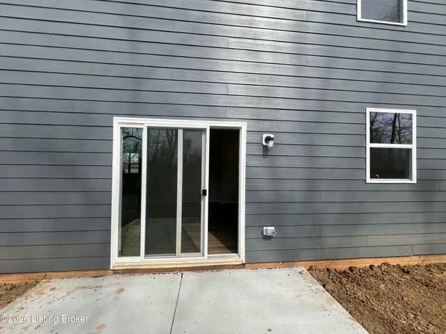 2021 Lyndon Green Cir, Lyndon, KY 40242