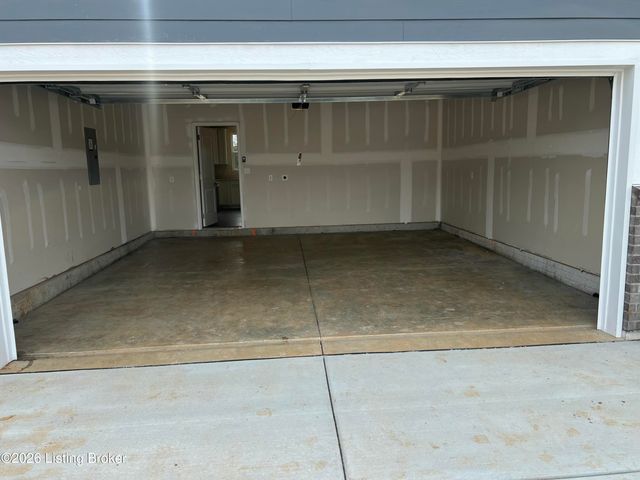 2021 Lyndon Green Cir, Lyndon, KY 40242