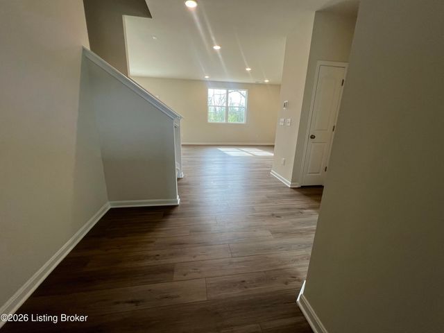 2021 Lyndon Green Cir, Lyndon, KY 40242