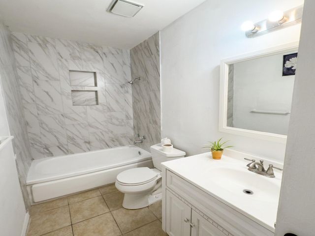 8819 Menaul Boulevard NE, Albuquerque, NM 87112