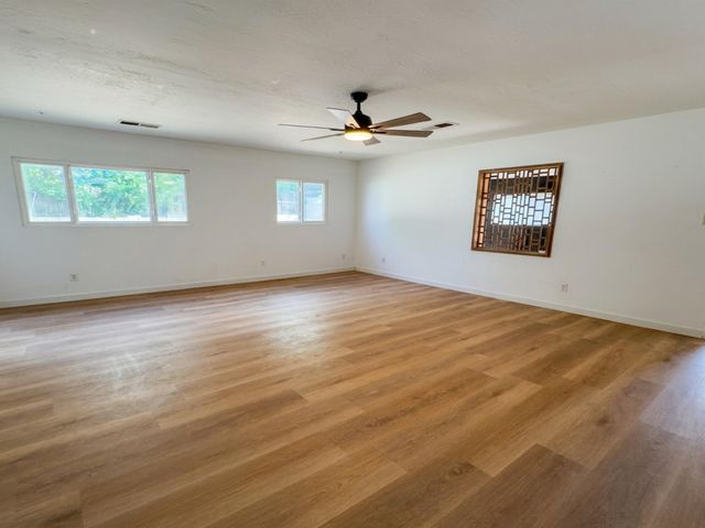 8819 Menaul Boulevard NE, Albuquerque, NM 87112