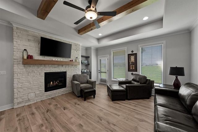 913 Zennor Lane, Raymore, MO 64083