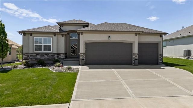 913 Zennor Lane, Raymore, MO 64083