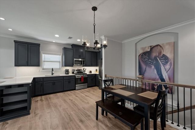 913 Zennor Lane, Raymore, MO 64083