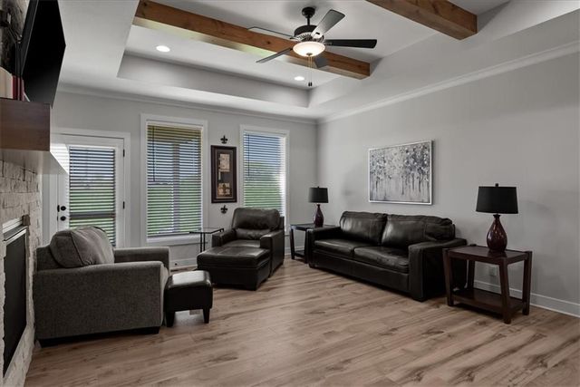 913 Zennor Lane, Raymore, MO 64083