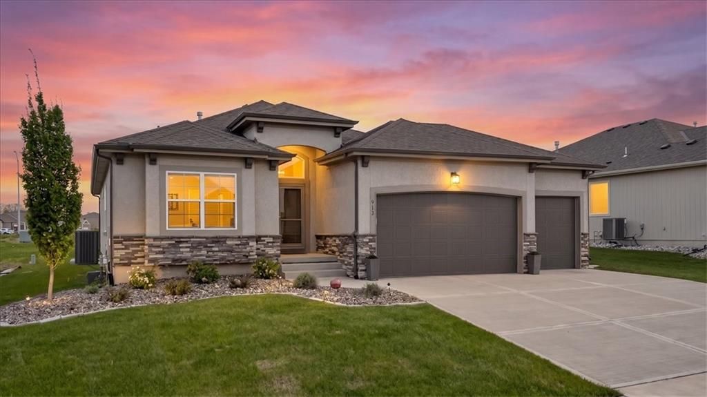 913 Zennor Lane, Raymore, MO 64083