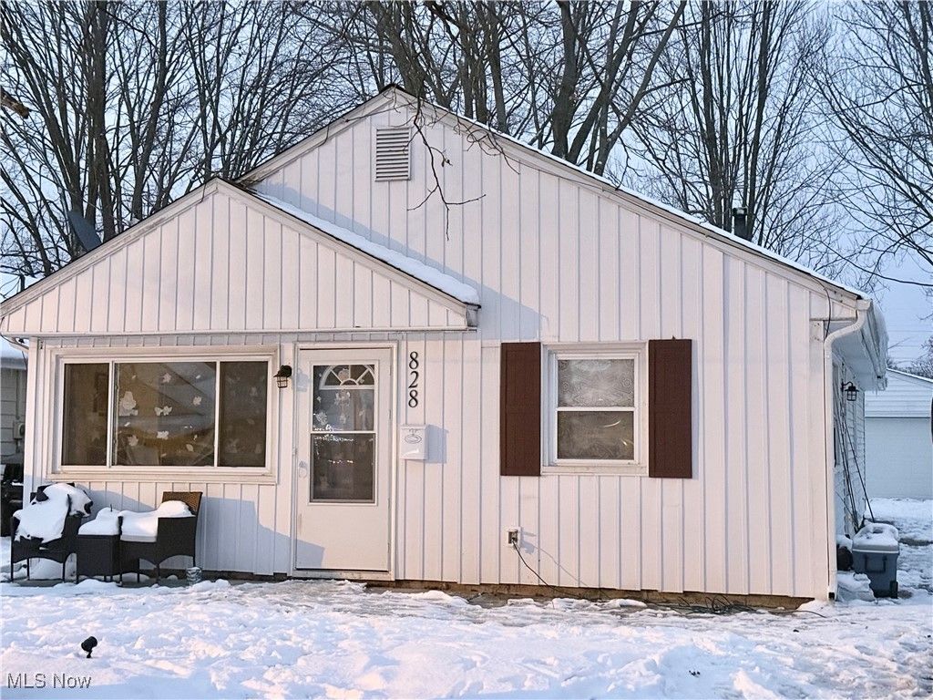 828 S Logan Street, Elyria, OH 44035