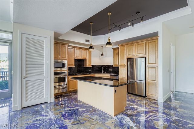 360 East Desert Inn Road 407, Las Vegas, NV 89109