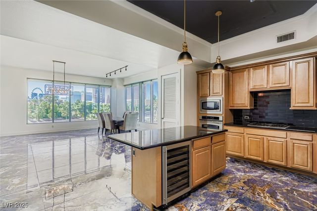 360 East Desert Inn Road 407, Las Vegas, NV 89109