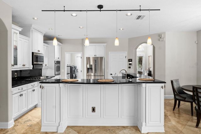 5614 EAGLEGLEN PLACE, Lithia, FL 33547