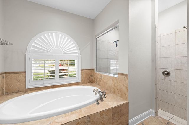 5614 EAGLEGLEN PLACE, Lithia, FL 33547