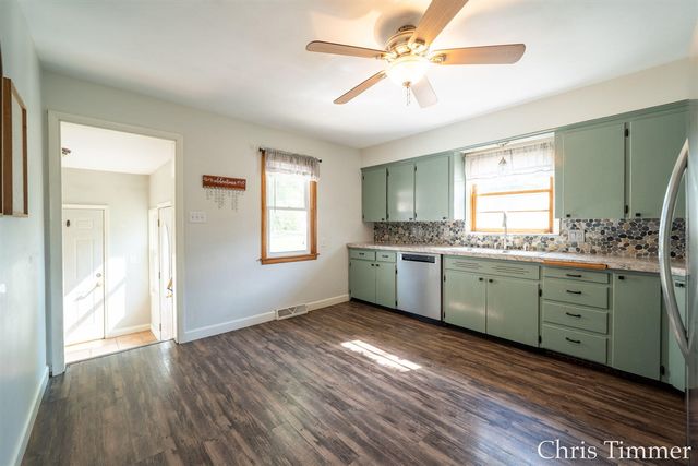 605 64th Avenue, Zeeland, MI 49464