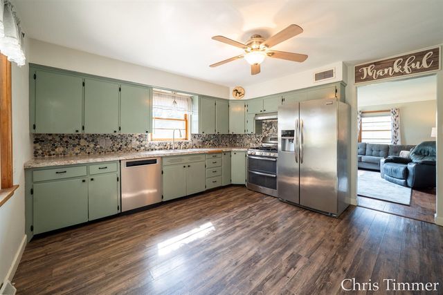 605 64th Avenue, Zeeland, MI 49464
