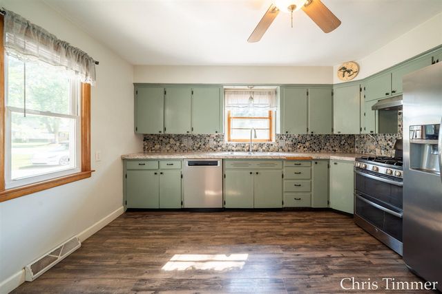 605 64th Avenue, Zeeland, MI 49464