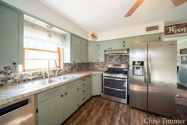 605 64th Avenue, Zeeland, MI 49464