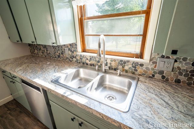 605 64th Avenue, Zeeland, MI 49464