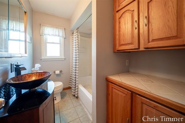 605 64th Avenue, Zeeland, MI 49464