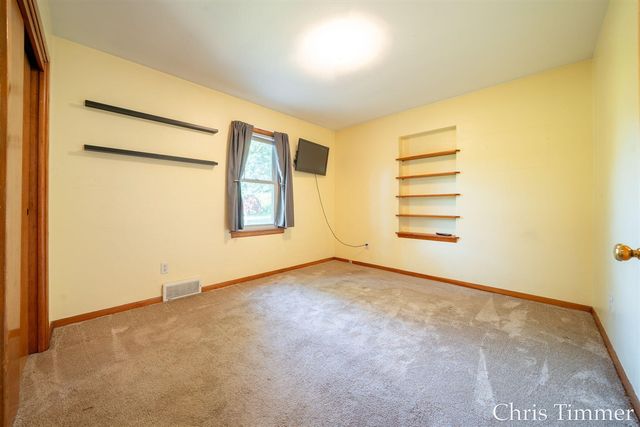 605 64th Avenue, Zeeland, MI 49464