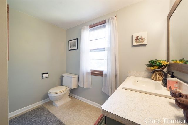 605 64th Avenue, Zeeland, MI 49464