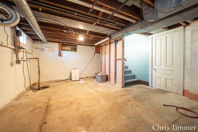 605 64th Avenue, Zeeland, MI 49464