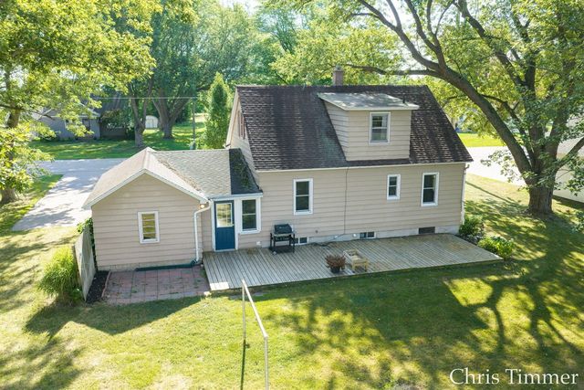 605 64th Avenue, Zeeland, MI 49464