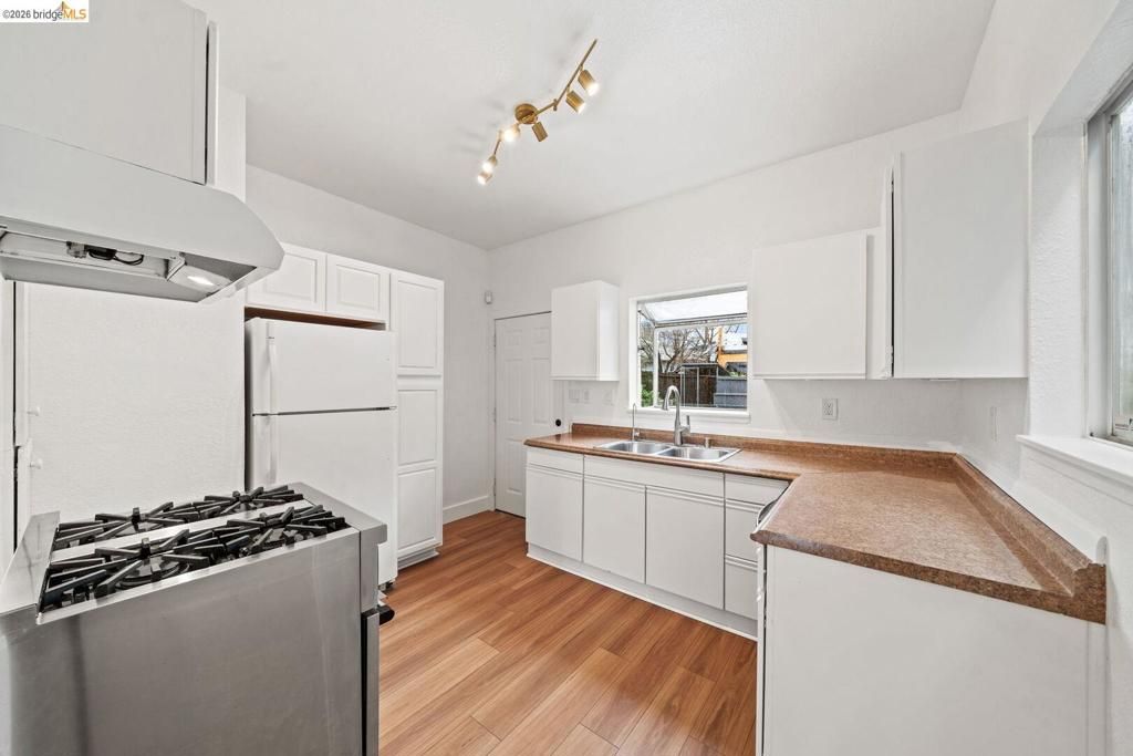 Image 14 of property listing at 5812 Dover ST, Oakland, CA 94609