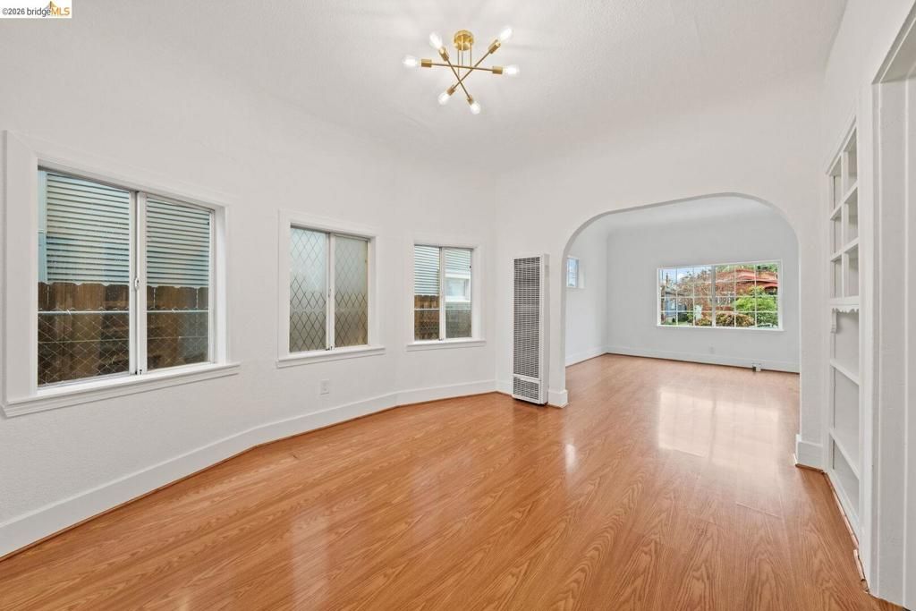 Image 9 of property listing at 5812 Dover ST, Oakland, CA 94609