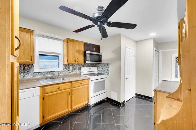 46 Woodland Avenue, Keansburg, NJ 07734