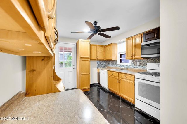 46 Woodland Avenue, Keansburg, NJ 07734